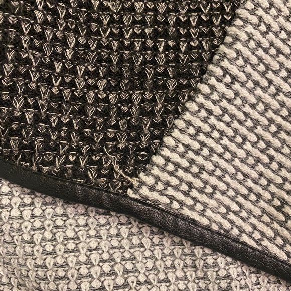 💛THML knit vest with leather edge - Picture 3 of 3